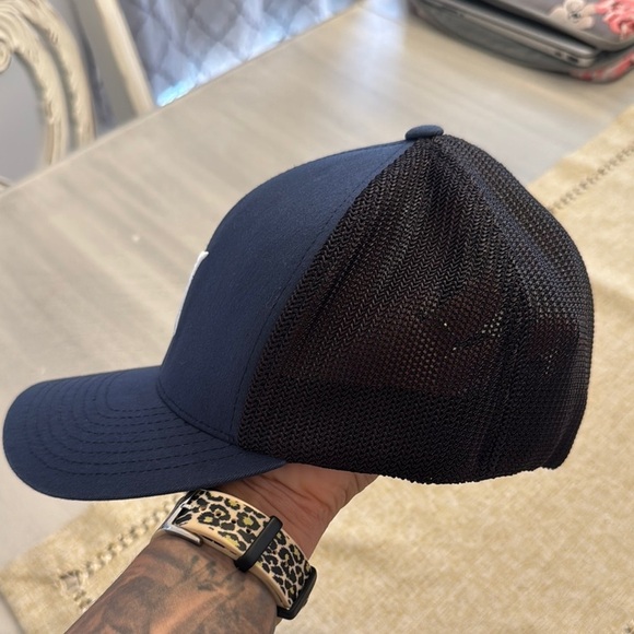 Hurley Navy and Black Mesh Cap - Picture 4 of 6